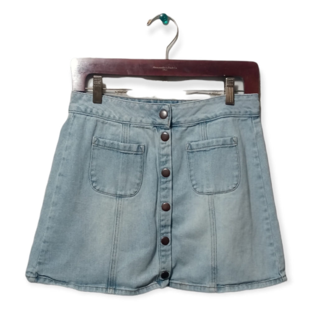 Brandy Melville Light Wash Snap Front Denim Skirt